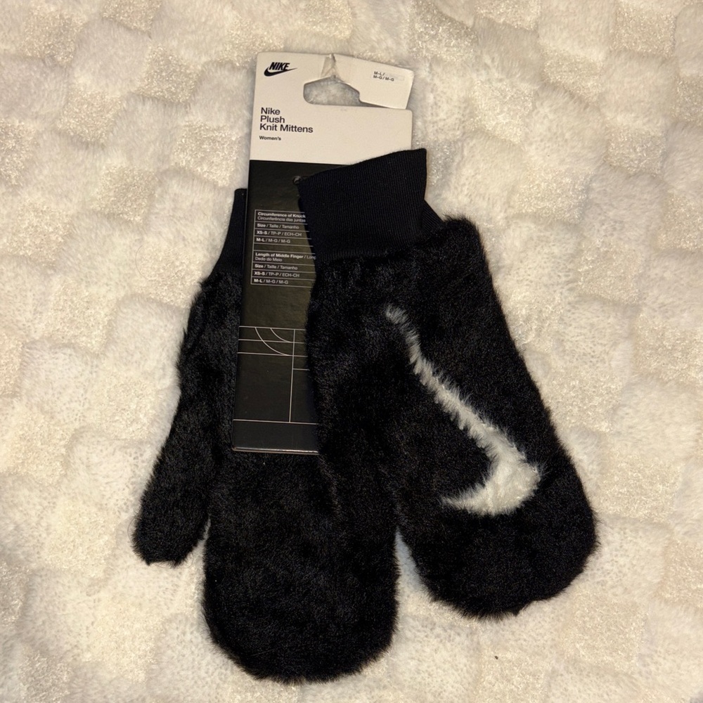 Nike Black Fuzzy Mittens